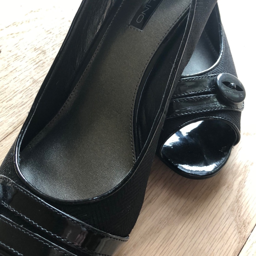 Black open toe pump